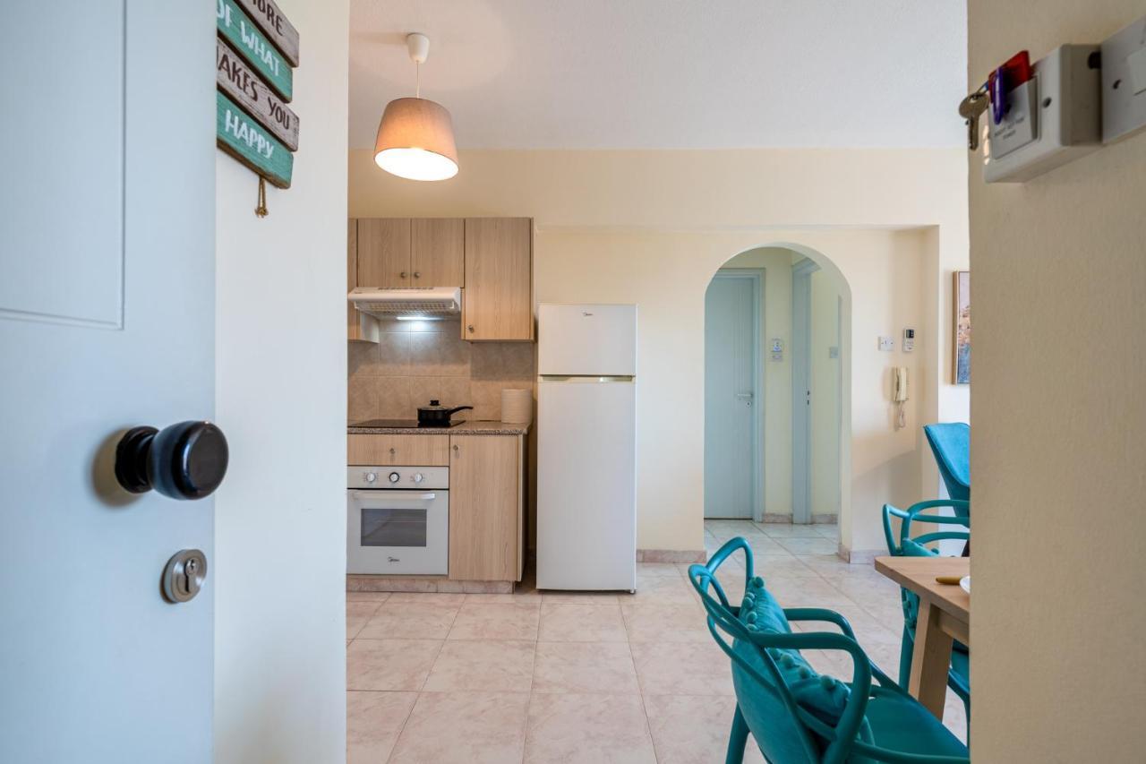 Sunny 2-Br Apartment In Mackenzie Larnaca Zewnętrze zdjęcie