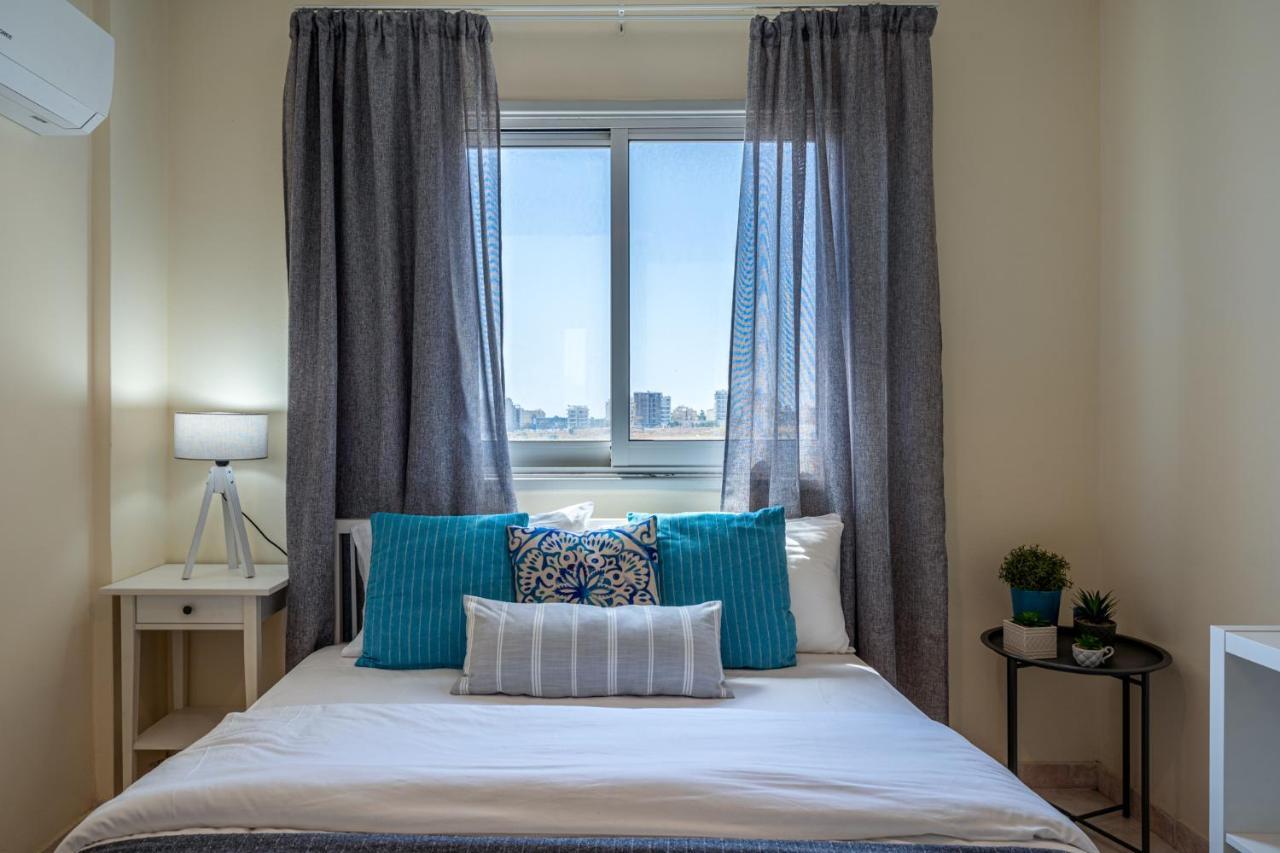 Sunny 2-Br Apartment In Mackenzie Larnaca Zewnętrze zdjęcie