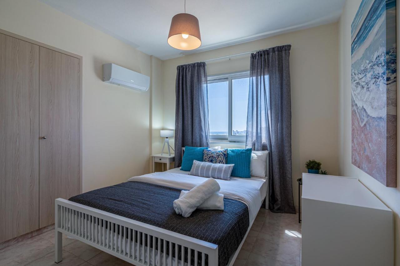 Sunny 2-Br Apartment In Mackenzie Larnaca Zewnętrze zdjęcie