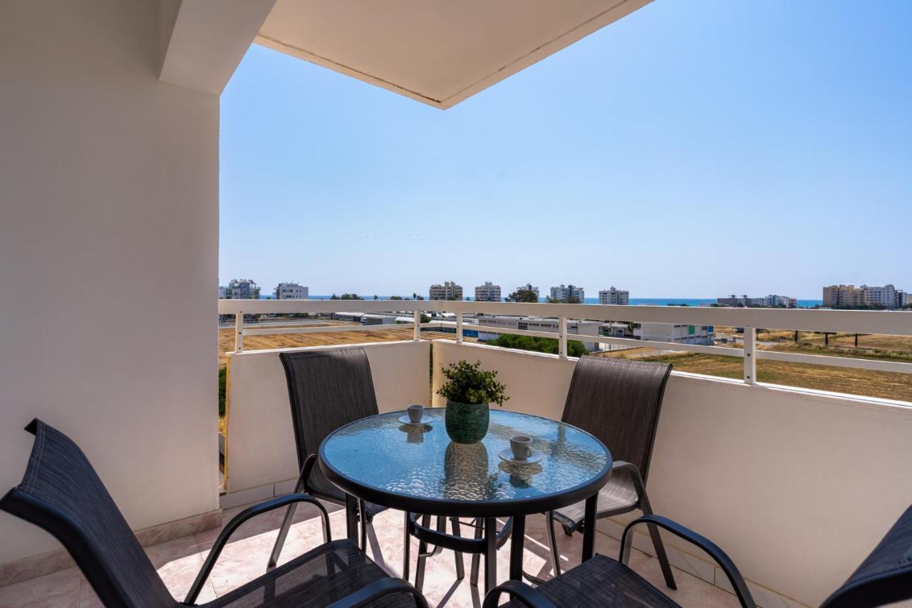 Sunny 2-Br Apartment In Mackenzie Larnaca Zewnętrze zdjęcie