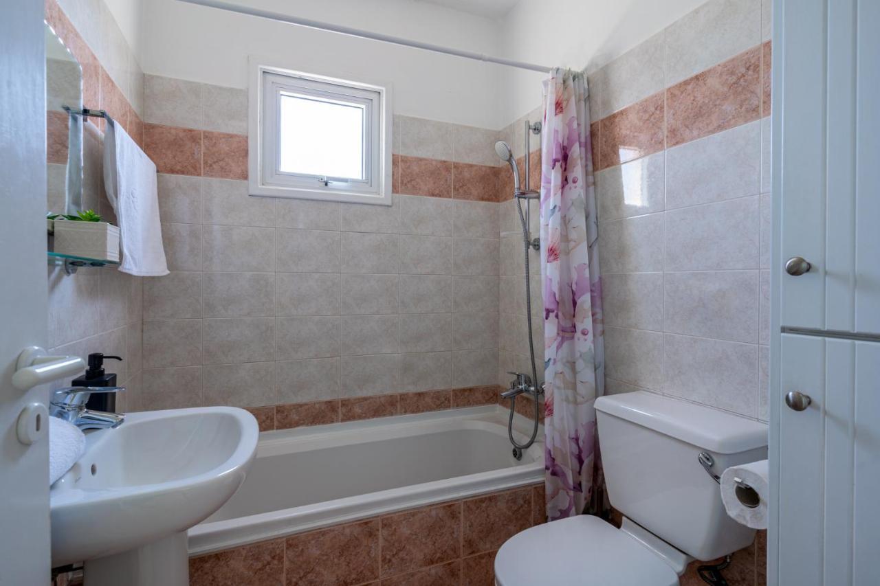 Sunny 2-Br Apartment In Mackenzie Larnaca Zewnętrze zdjęcie