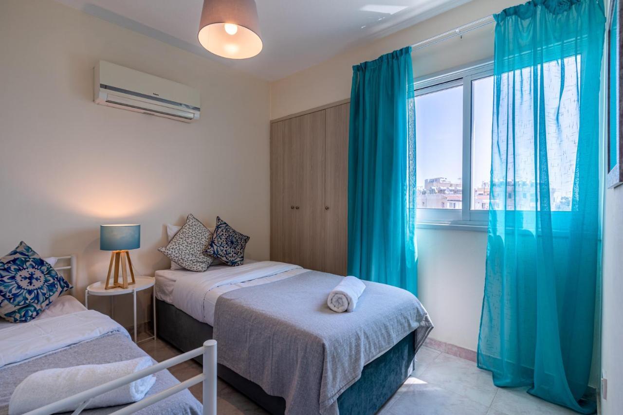 Sunny 2-Br Apartment In Mackenzie Larnaca Zewnętrze zdjęcie